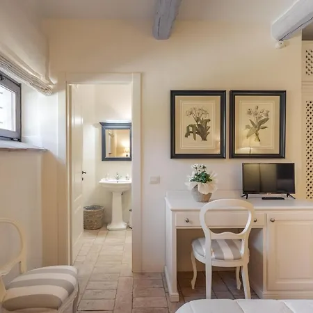 Rivo Della Corte Bed & Breakfast 4*