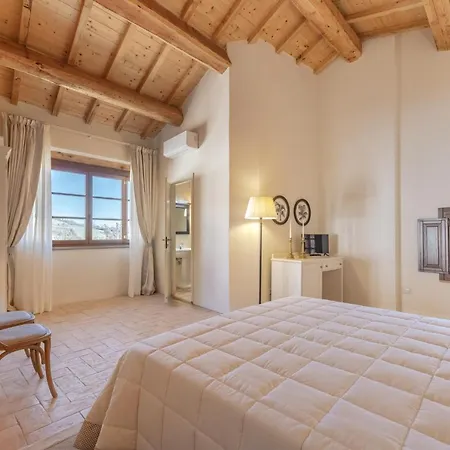 Rivo Della Corte Bed & Breakfast 4*