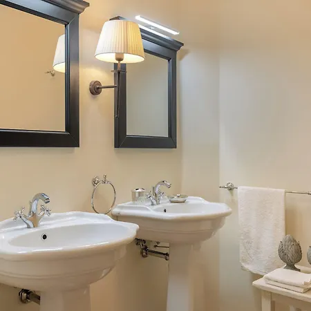 Rivo Della Corte Bed & Breakfast 4*